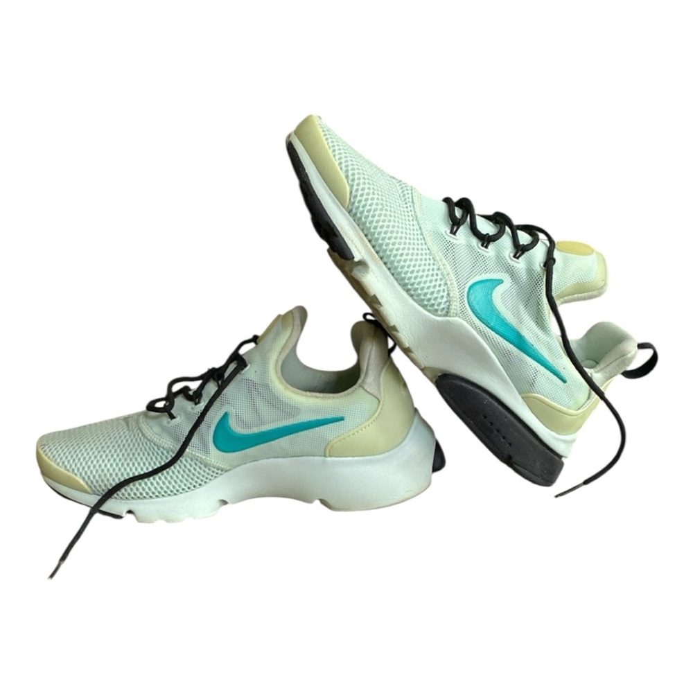 Nike Athletic Shoes in Light Green and Black